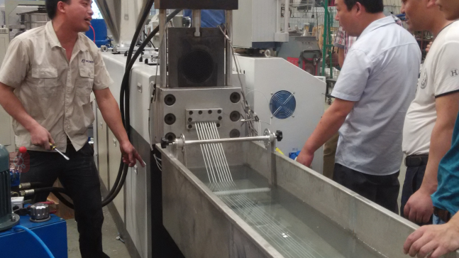 Одиночный винт 100kg/H вывел наружу штрангпресс машины Pelletizing PVC 1