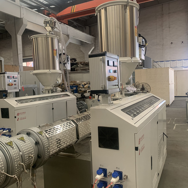 Полиэтиленовая пленка LDPE 140RPM повторно используя оборудование штрангпресса 1