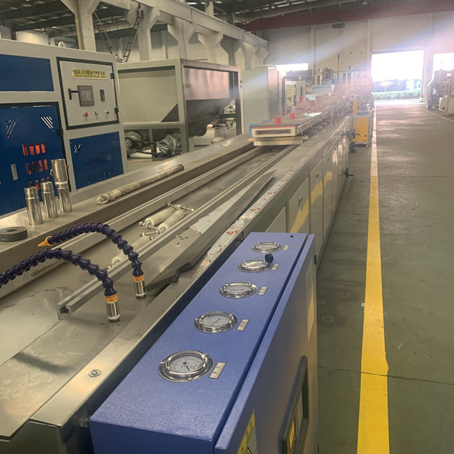 производственная линия 1220mm доски 250kg/H WPC для украшения 1