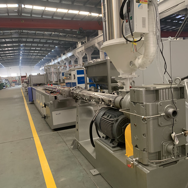 производственной линии доски древесины винт пластиковой WPC 80kg/H 1200mm конический двойной 4
