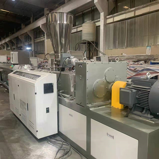 тип диаметра винта машины 65mm трубки PVC 50kg/H планетарный режа 4